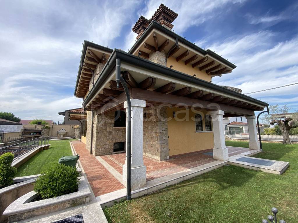 Villa in vendita a Castrezzato via Piave, 54