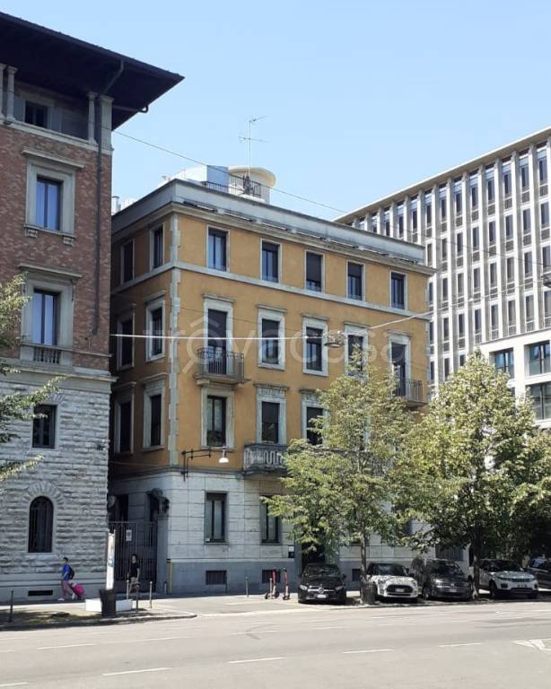 Ufficio in affitto a Milano via Pietro Paleocapa, 5