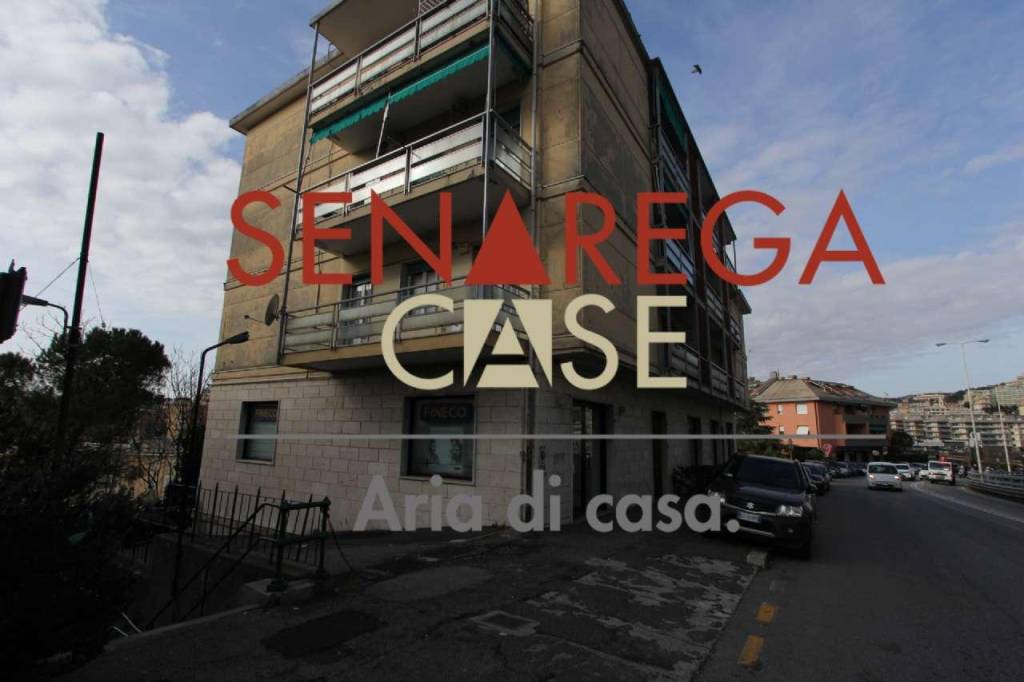 Magazzino in vendita a Genova corso Europa