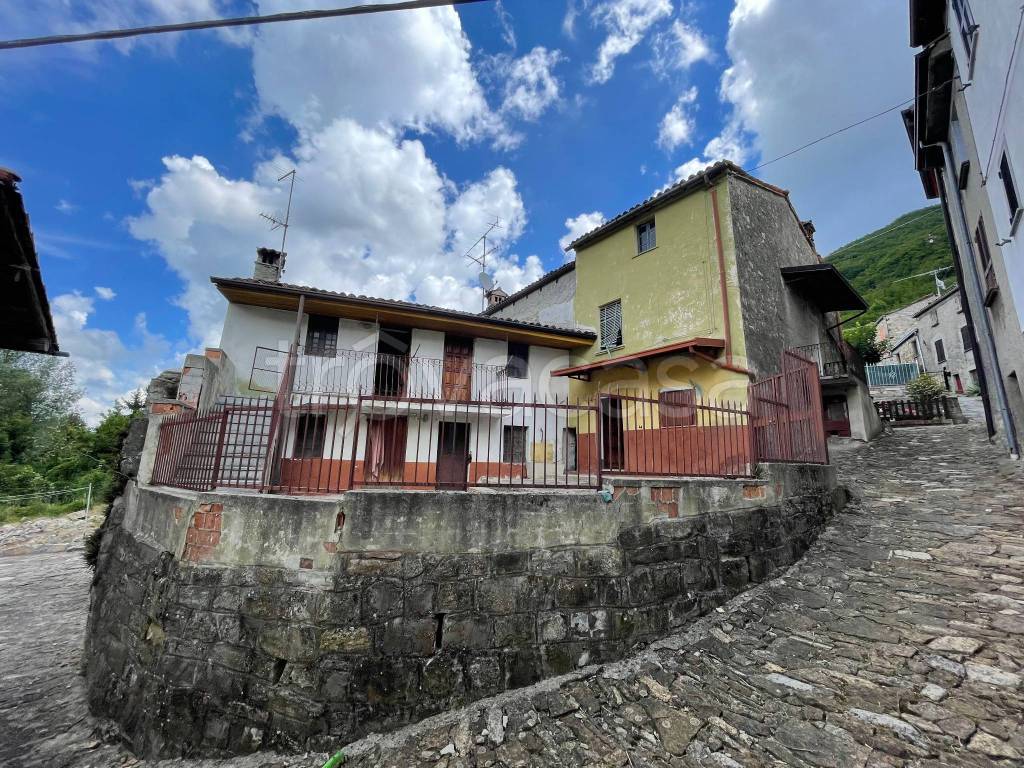 Villa Bifamiliare in vendita a Fabbrica Curone regione Lunassi
