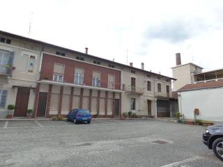 Magazzino in affitto a biella via rosselli carlo e nello fratelli, 126