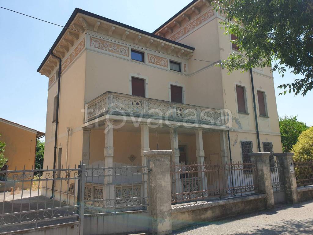 Villa in vendita a Canneto sull'Oglio viale Rimembranza, 13