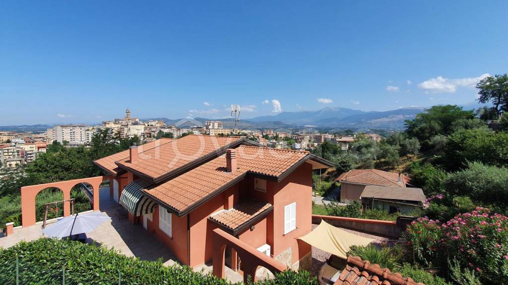 Villa in vendita a Frosinone via Pozzillo, 18