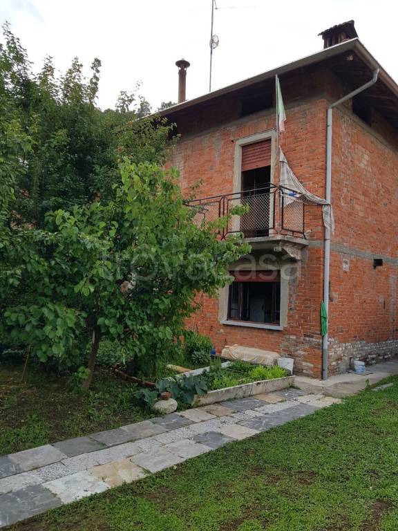 Casa Indipendente in vendita a Serravalle Sesia via San Grato, 11