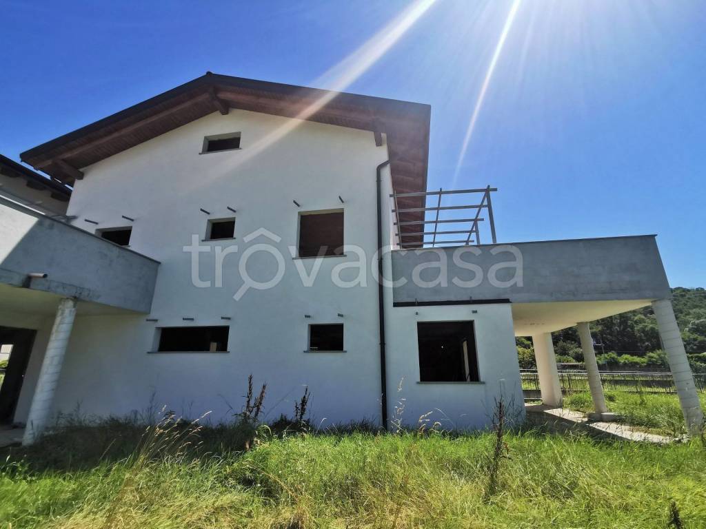 Villa Bifamiliare in vendita a Pavone Canavese via Trento