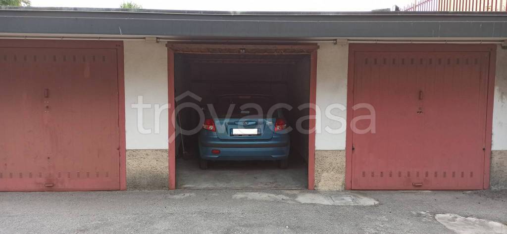Garage in vendita a Segrate via Lazio, 20