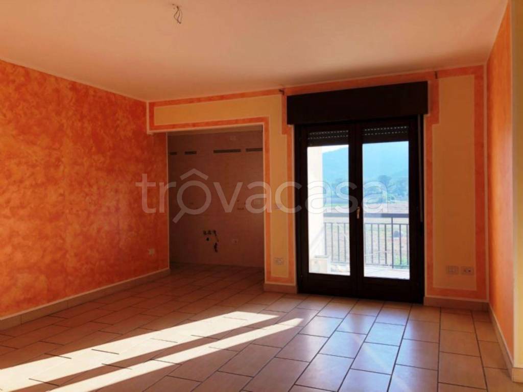Appartamento in vendita a Castelnuovo Cilento area Residenziale Velina