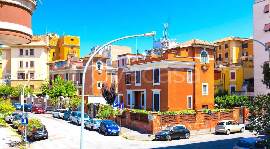 Appartamento in vendita a Roma via Mirandola