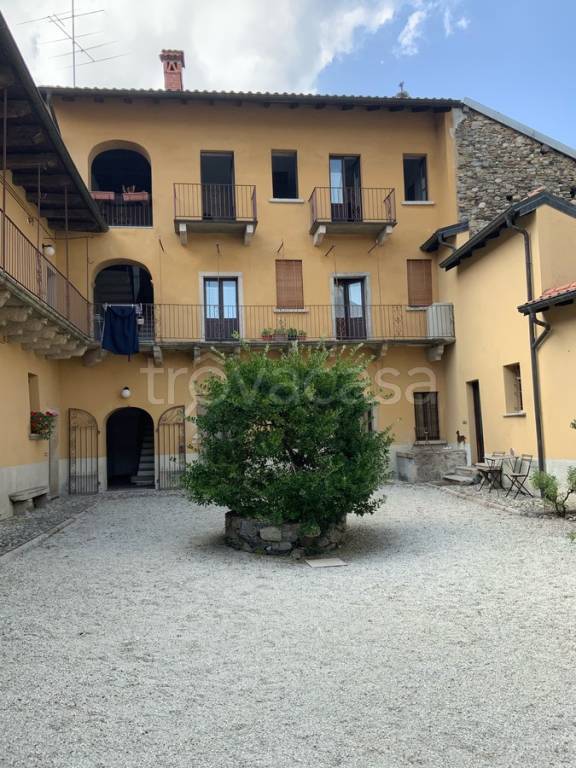 Appartamento in vendita a Gignese piazza Colla