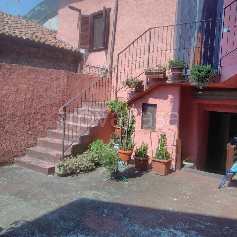 Casa Indipendente in in vendita da privato a Rogno vicolo San Paolo, 4