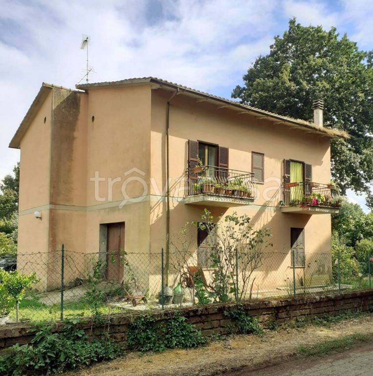 Casa Indipendente in in vendita da privato a Capranica località Pescatore, 2
