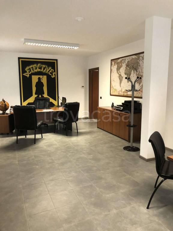 Ufficio in vendita a Garbagnate Milanese via Giacomo Puccini 18