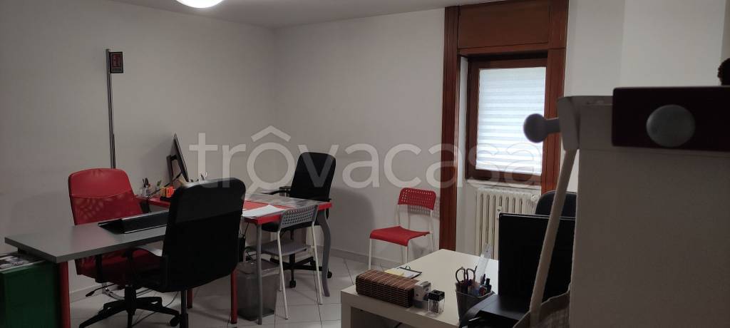 Ufficio in in affitto da privato a Milano via Voghera, 16