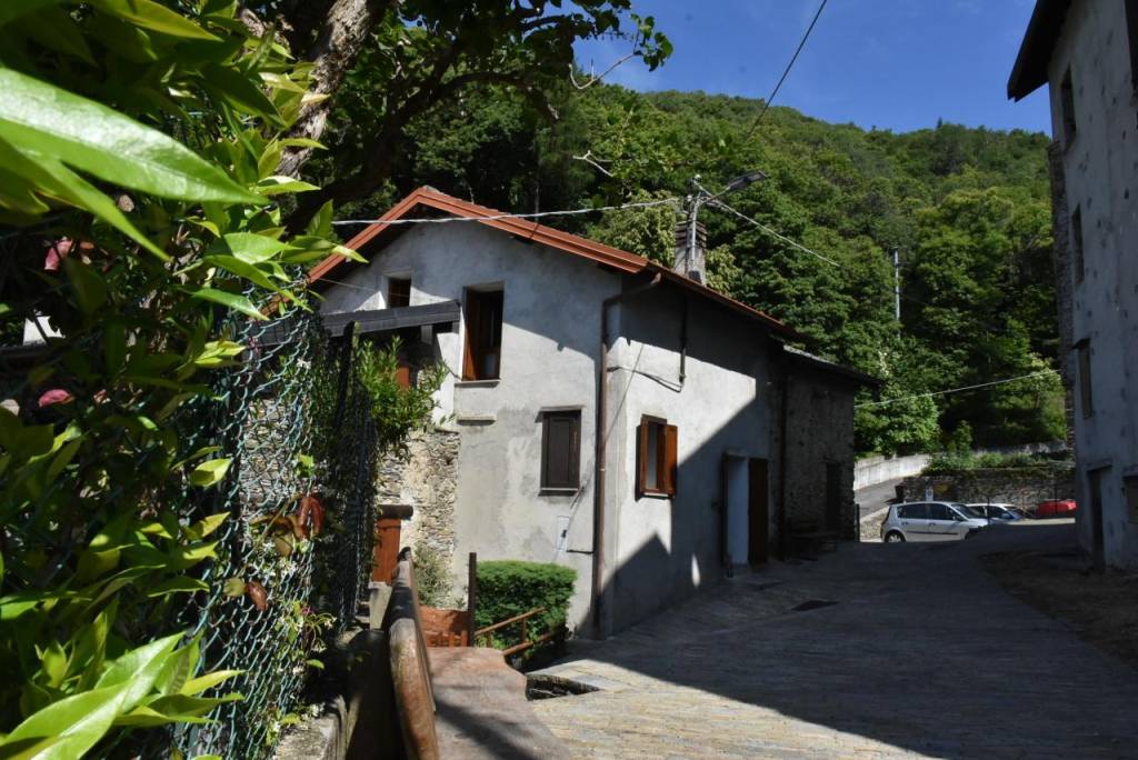 Casa Indipendente in vendita a Maccagno con Pino e Veddasca via per la forcora