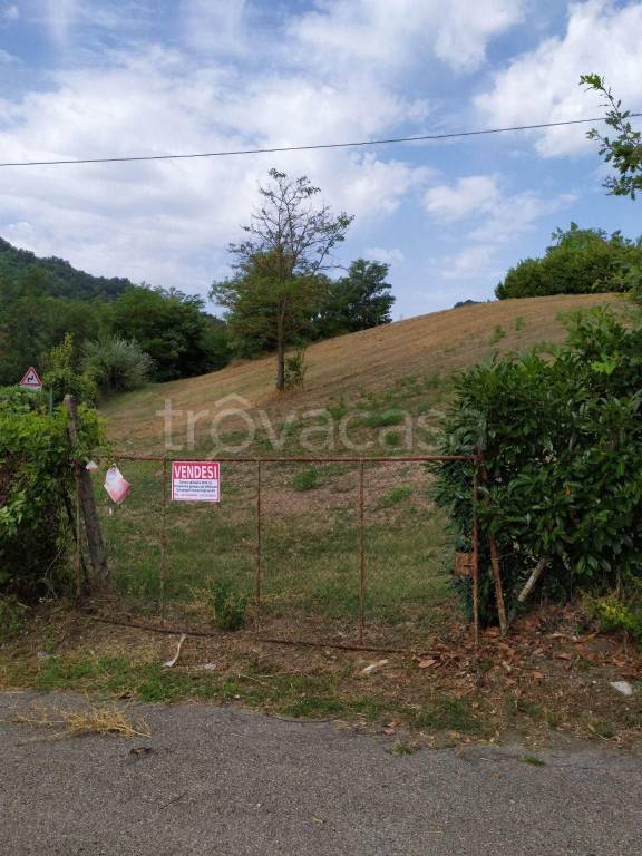 Terreno Residenziale in vendita ad Alta Val Tidone via Piscina, 1