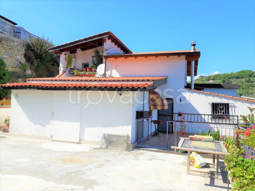 Villa Bifamiliare in vendita a Camporosso frazione Ciaixe