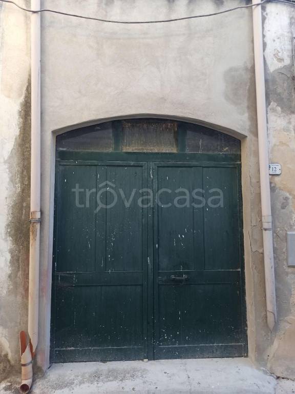 Garage in vendita a Guagnano via Asilo, 4