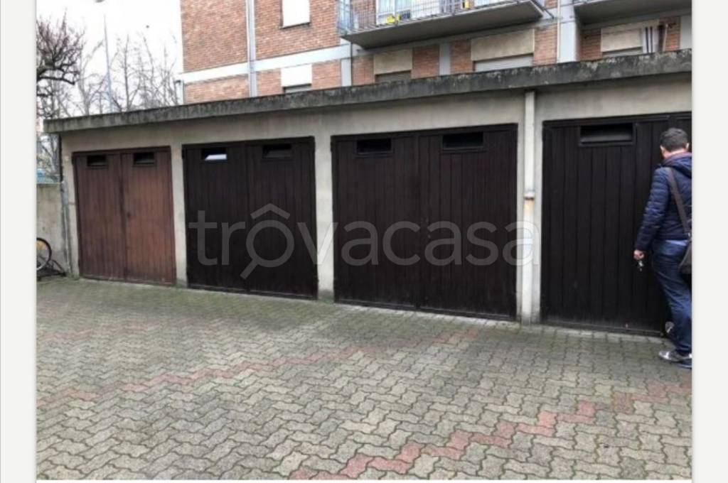 Garage in affitto a Parma via Cristoforo Caselli, 10