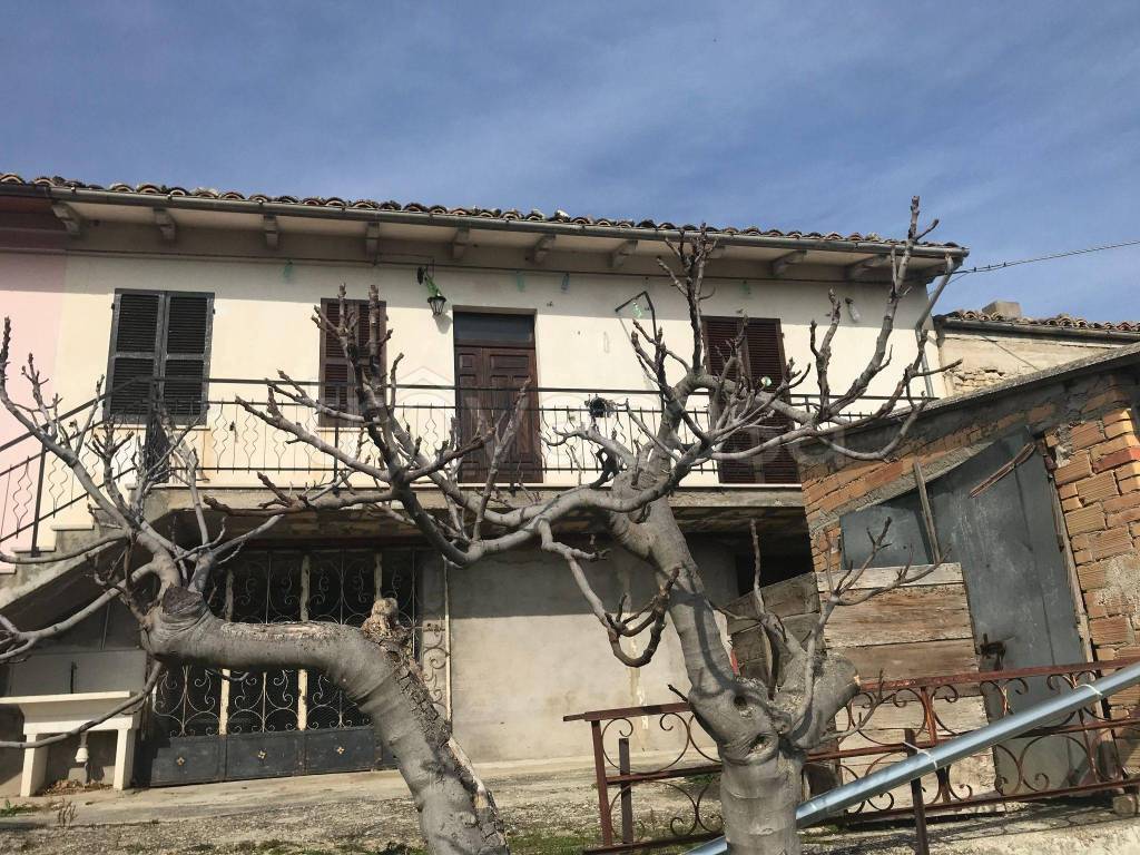Casale in in vendita da privato a Civitaquana contrada Piano Scarpara, 37