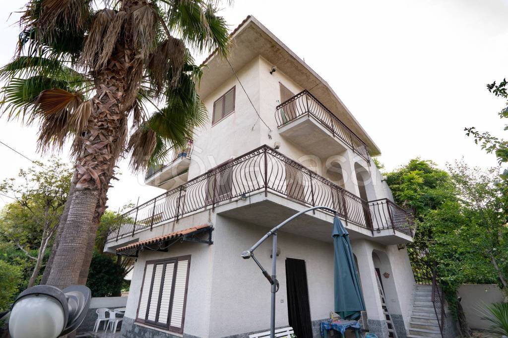 Villa in vendita a Melito di Porto Salvo viale Antonio Familiari