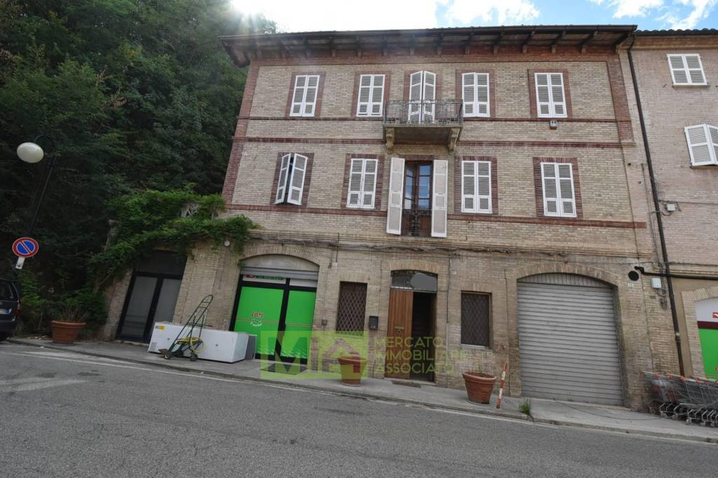 Casa Indipendente in vendita ad Amandola via Guglielmo Marconi, 24