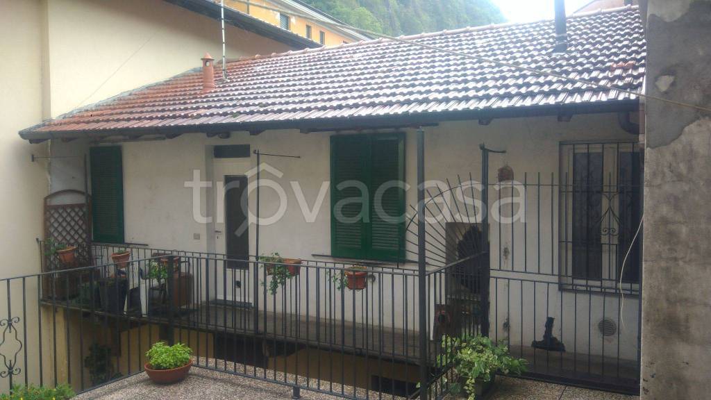 Appartamento in in vendita da privato a Laveno-Mombello via Labiena, 133