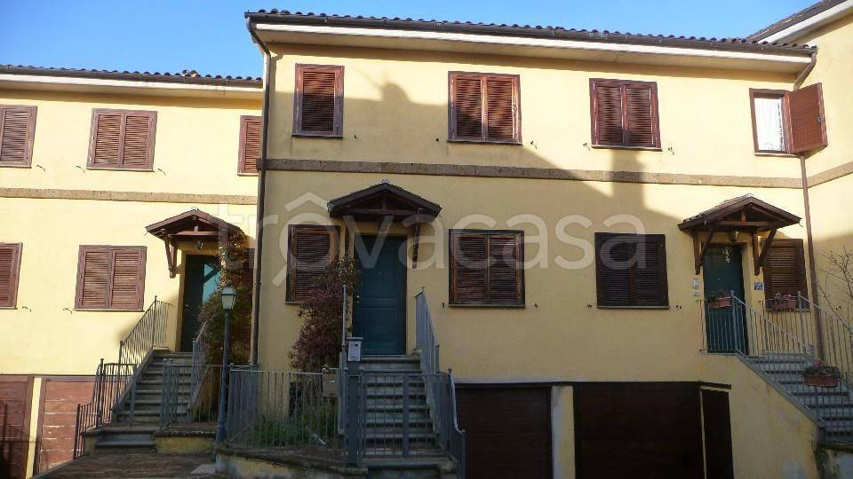 Villa a Schiera in in vendita da privato a Porano via Cavalieri di Vittorio Veneto, 4