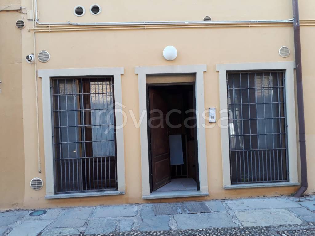 Casale in in vendita da privato a Milano via Budrio, 40