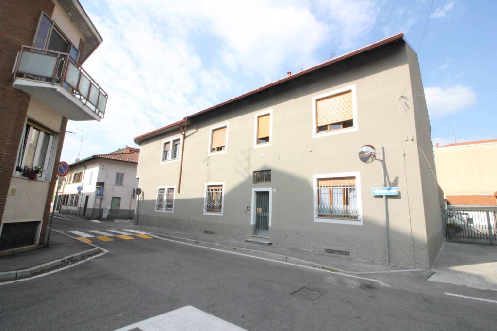 Appartamento in vendita a Lainate via Alessandro Manzoni, 37