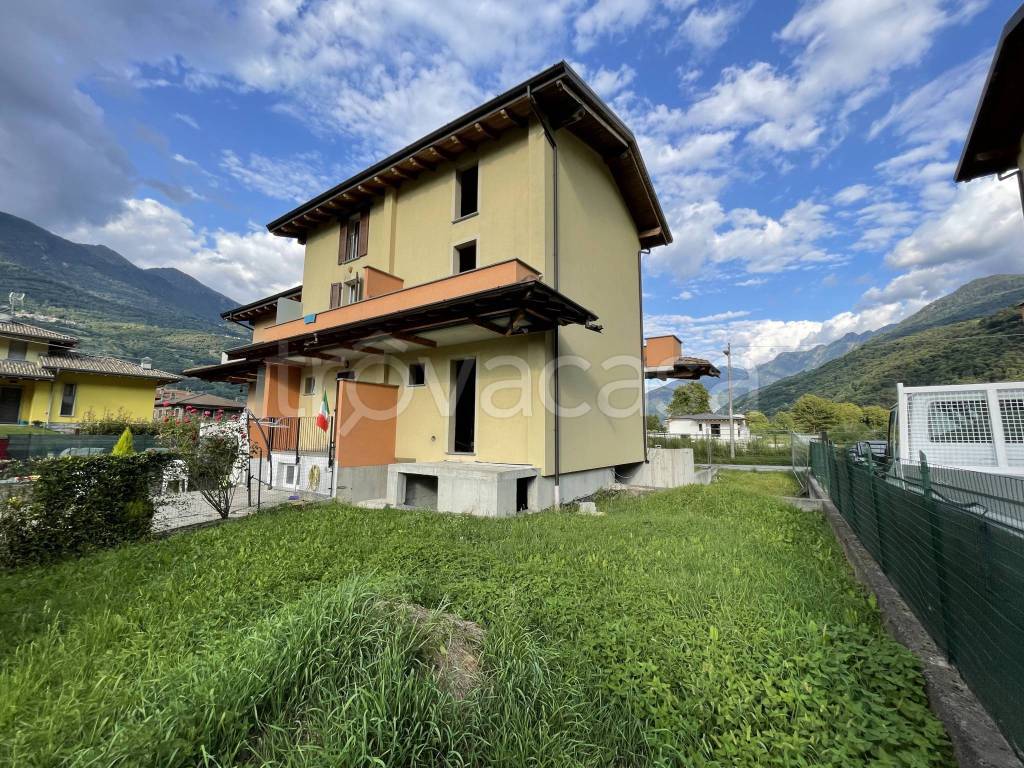 Villa in vendita a Cosio Valtellino via Gere
