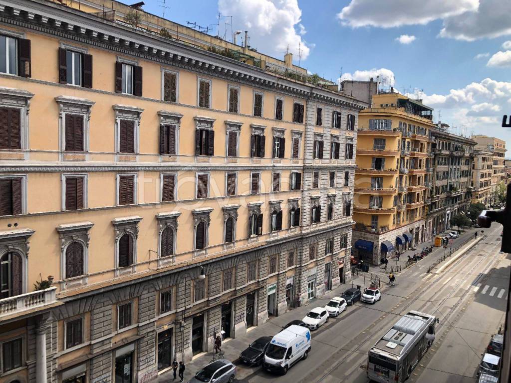 Appartamento in vendita a Roma via Principe Eugenio
