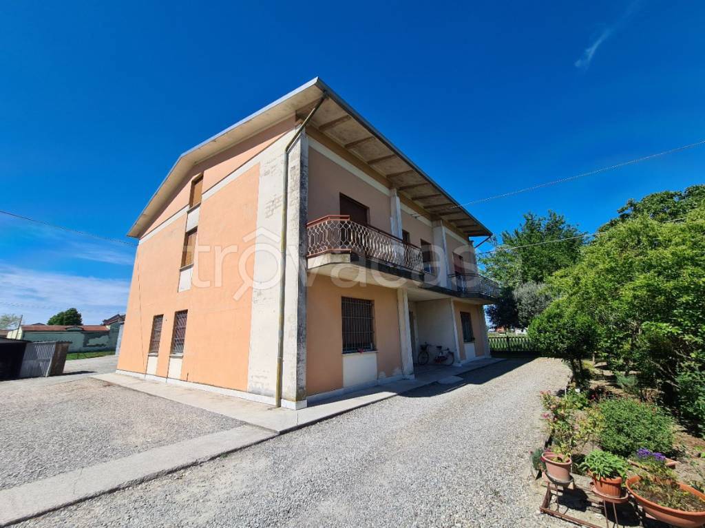 Villa Bifamiliare in vendita a Guastalla via Peroggio