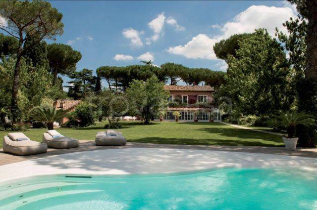 Villa in vendita a Roma via Trebazia