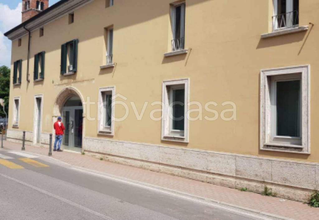 Filiale Bancaria in vendita a Borgo San Giacomo via Ferrari 5