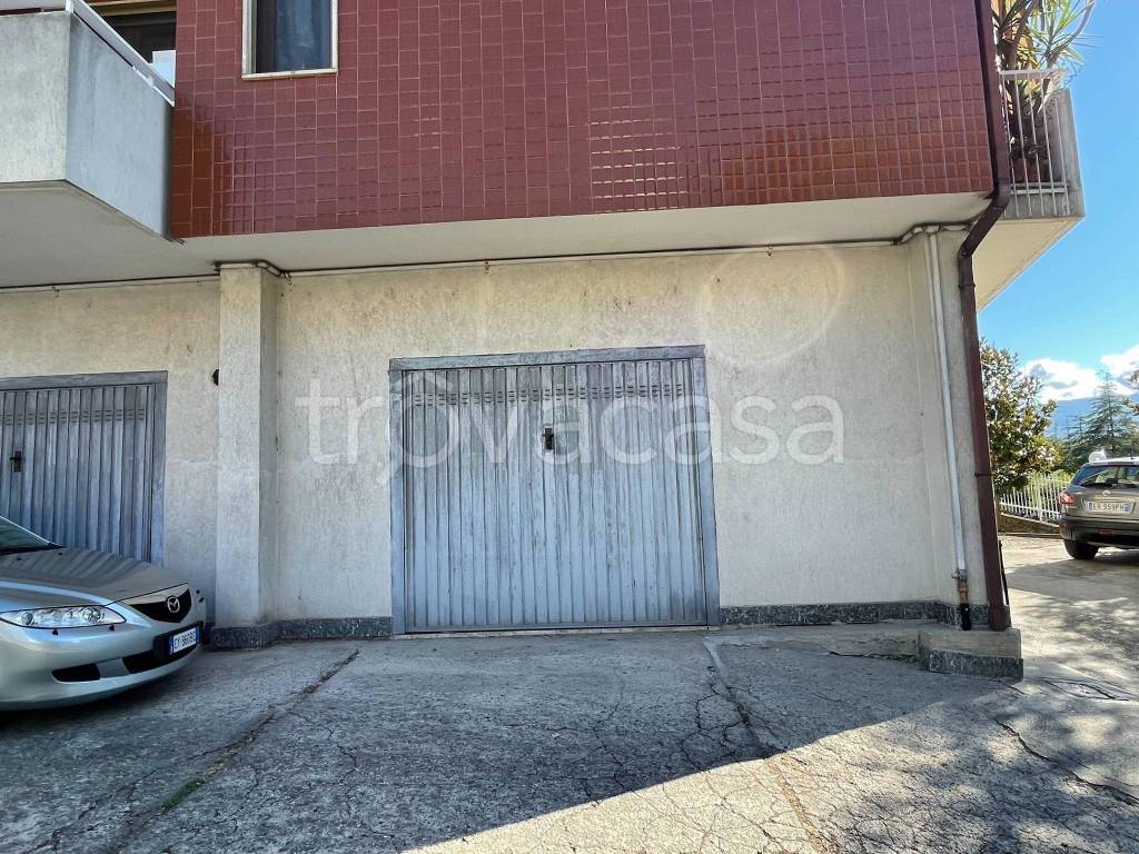 Garage in affitto a Cosenza via Fratelli Cervi, 24