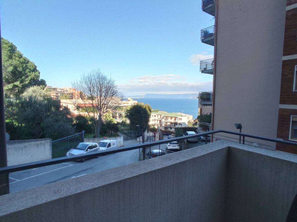 Appartamento in vendita a Messina strada Panoramica dello Stretto, 574C
