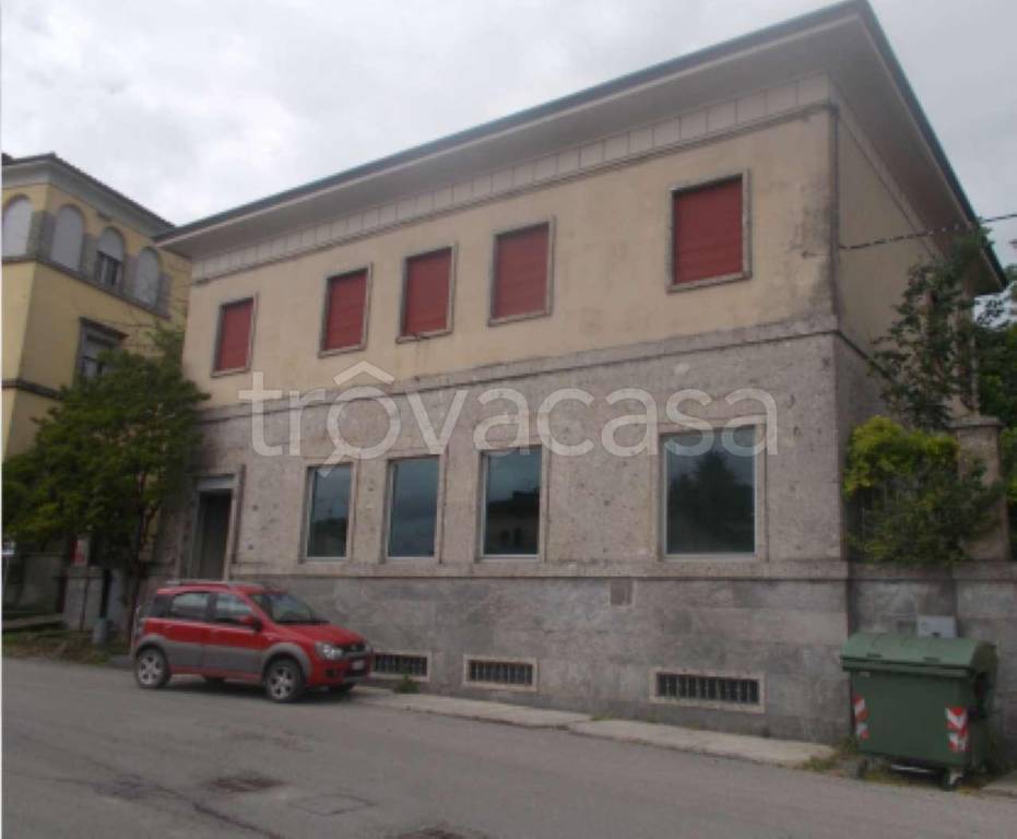 Filiale Bancaria in vendita a Montù Beccaria piazza Umberto I 24