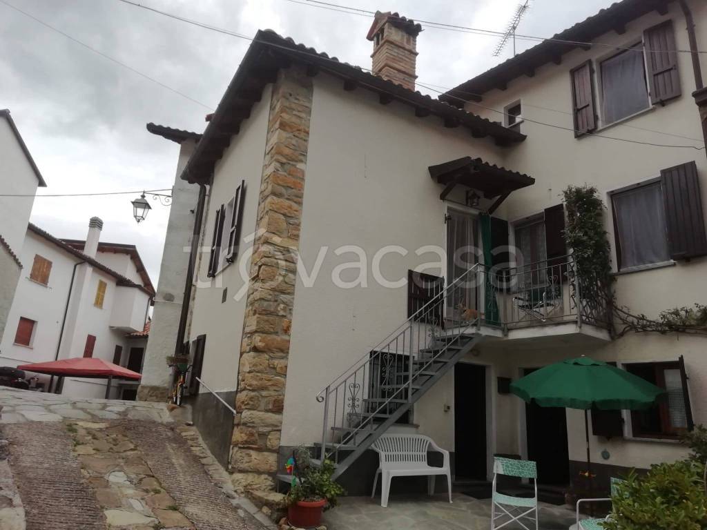 Villa a Schiera in vendita a Fabbrica Curone regione Caldirola