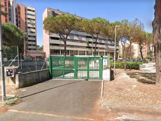 Garage in affitto a roma via valentino mazzola, 39