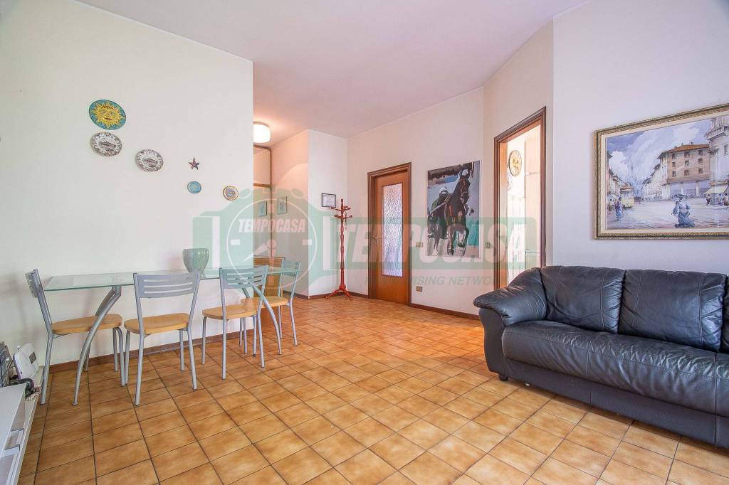 Appartamento in vendita a Gorla Minore via Giuseppe Garibaldi