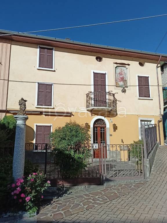 Casa Indipendente in vendita a Cerano d'Intelvi piazza Alessandro Volta, 6