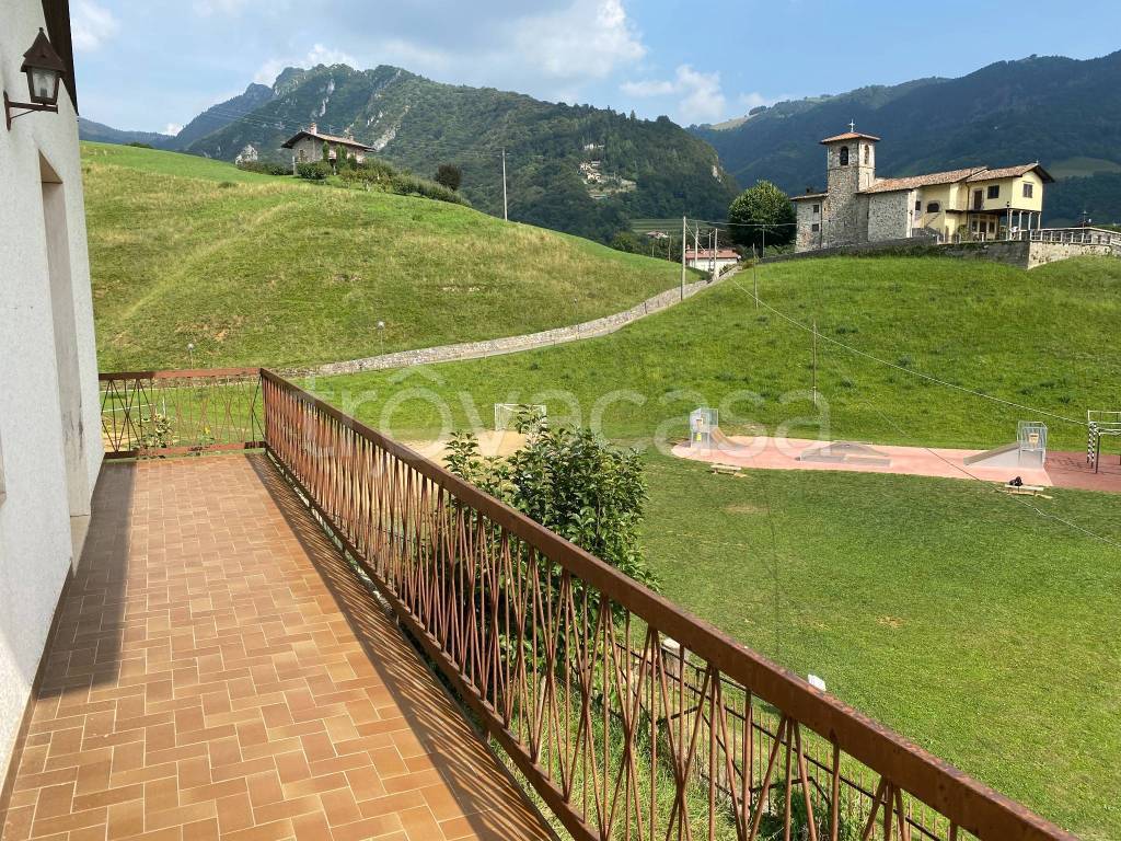 Villa in in vendita da privato a Gandino via Silvio Pellico, 24