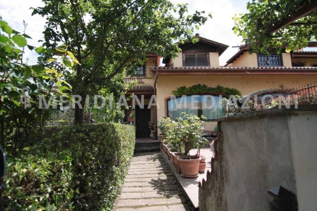 Villa Bifamiliare in vendita a Rocca di Papa via di Frascati 215