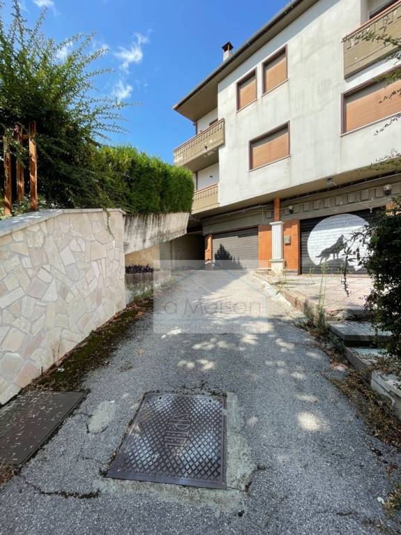 Garage in vendita a Candida via Roma, 79