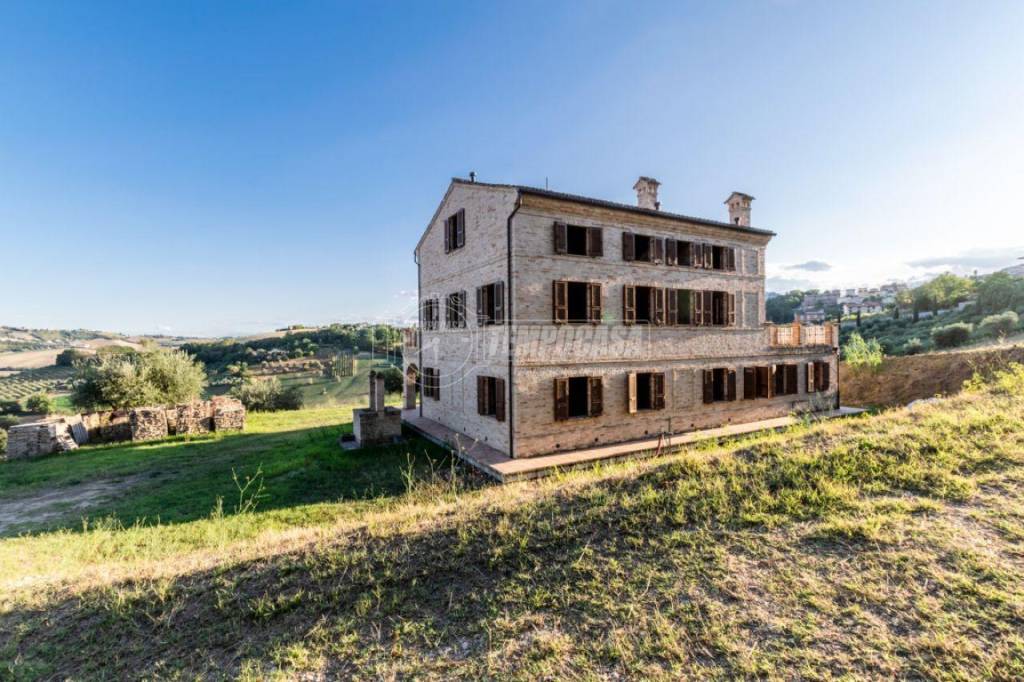 Villa Bifamiliare in vendita a Montegranaro via Elpidiense Sud 306