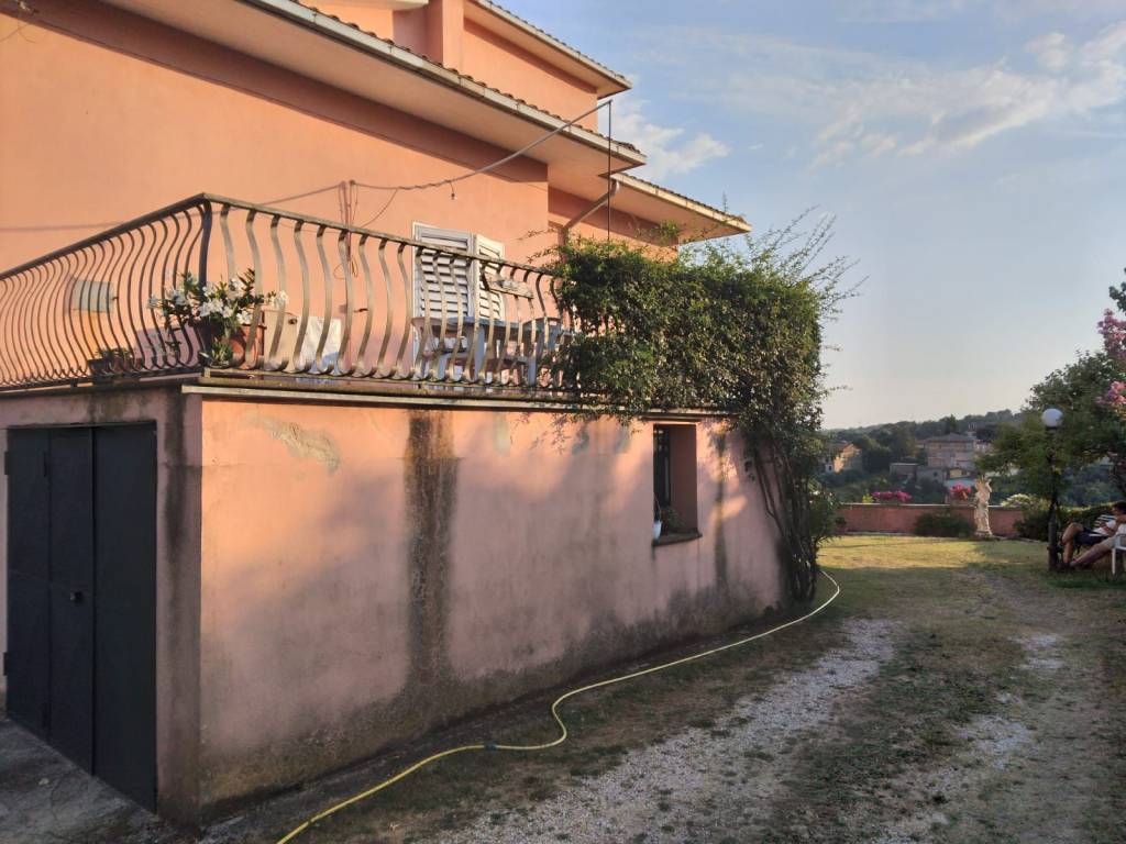 Villa in vendita a Caprarola strada Provinciale Ronciglionese