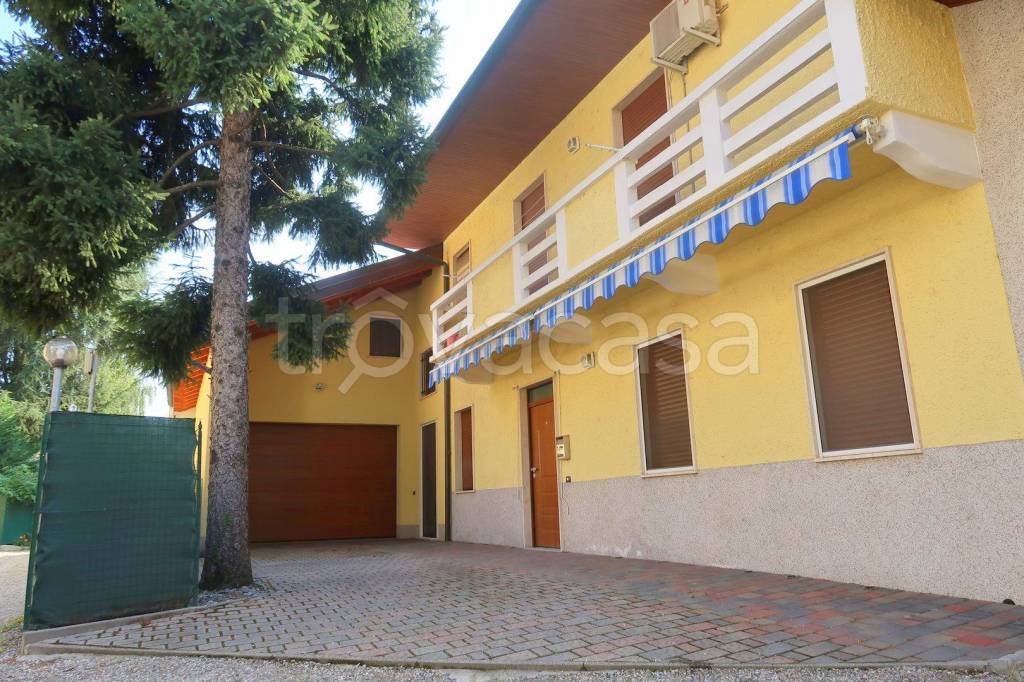 Villa in vendita a Gallarate via Vittorio Arconti, 43