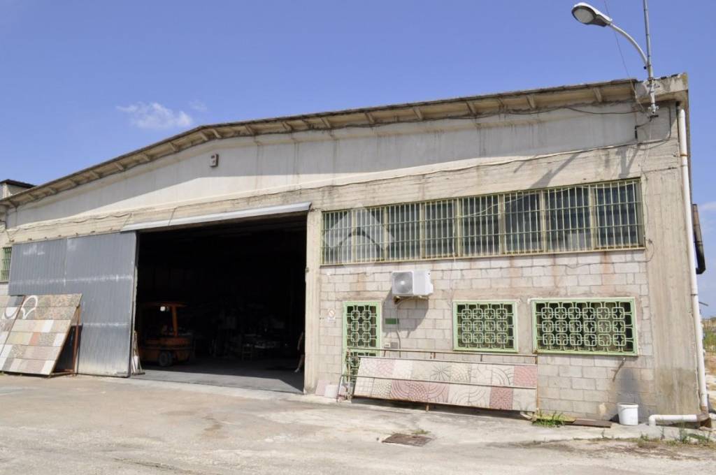 Capannone Industriale in affitto a Foggia s.s. 16 km 684