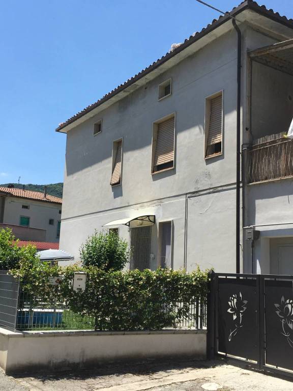 Casa Indipendente in in vendita da privato a Esanatoglia via Roma, 84
