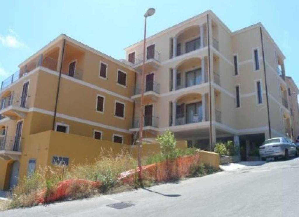 Appartamento in vendita a La Maddalena via Ugo La Malfa